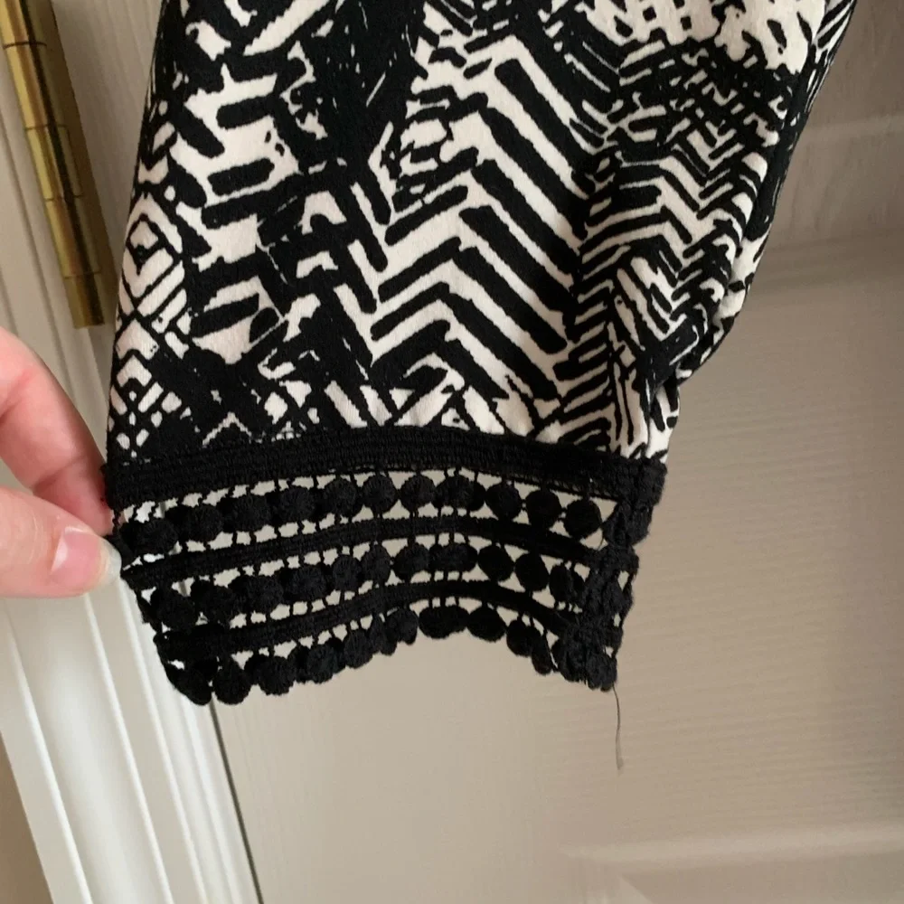 Robert Louis Black & White Patterned Blouse - Picture 5 of 6